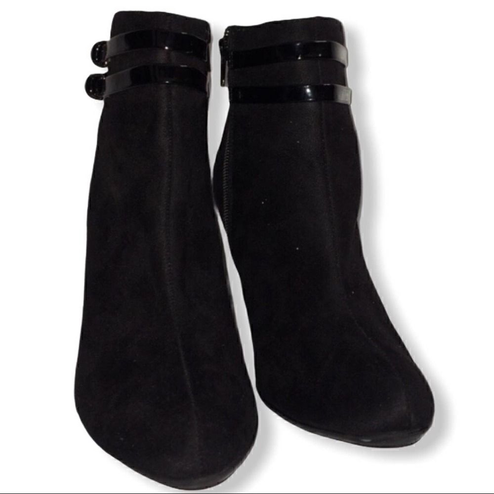 GeorgeโSuedeโBlackโAnkleโBooties